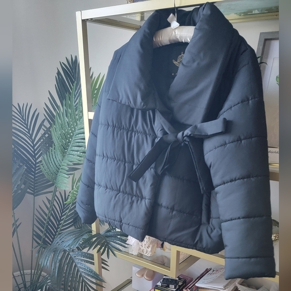 NWT Nasty Gal Cropped Puffer Jacket in Black - Women's Size Large - Picture 4 of 8